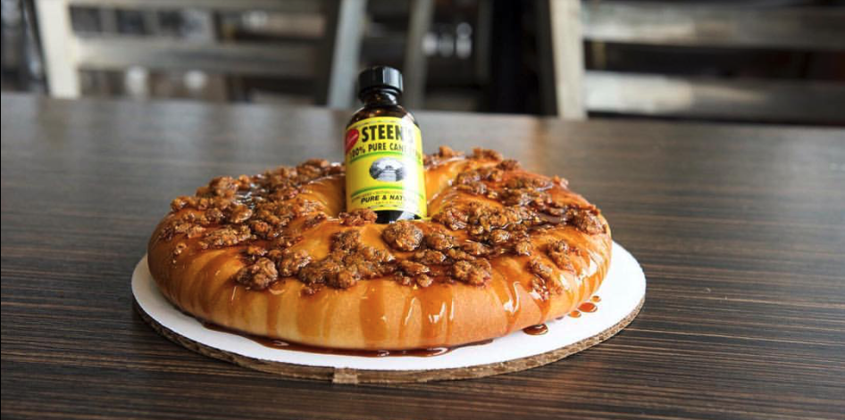 boudin king cake with teens syrup placed in the middle